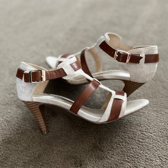 Dana Buchman Laila Beige Canvas Sandals Size 6 - Picture 3 of 7